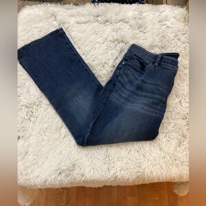 Lee Regular fit boot cut midrise flexible motion Woman’s 18 short